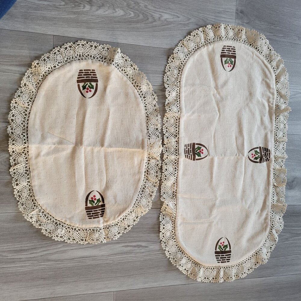 Vintage Handcrafted Lace-Trimmed Table Runners With Basket & Berry Design
